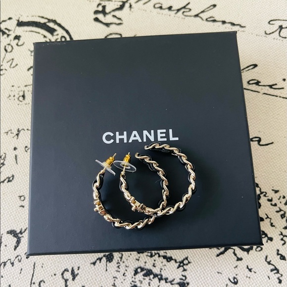 Chanel earring - Picture 2 of 3